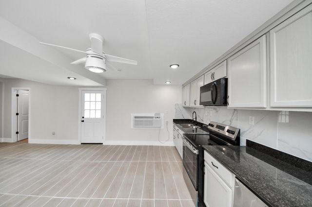5903 Belneath Street B, Houston, TX 77033