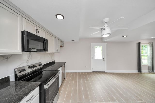 5903 Belneath Street B, Houston, TX 77033