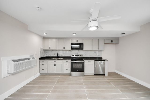 5903 Belneath Street B, Houston, TX 77033