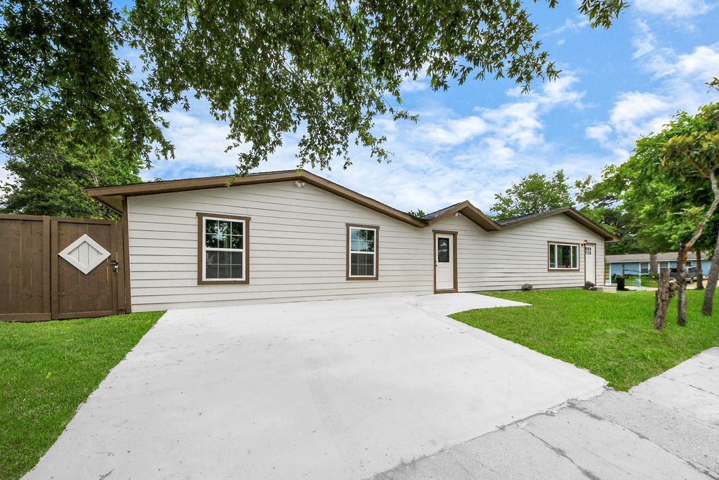 5903 Belneath Street B, Houston, TX 77033