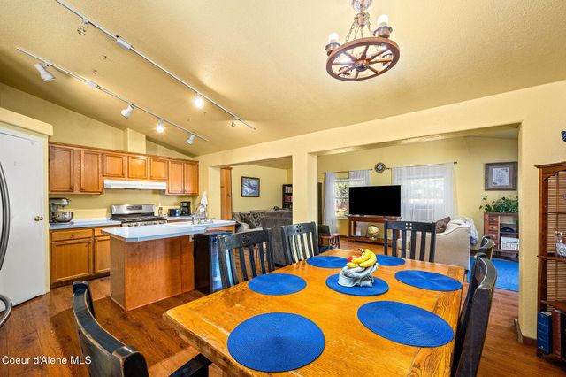 8507 E Son Shine Way, Athol, ID 83801