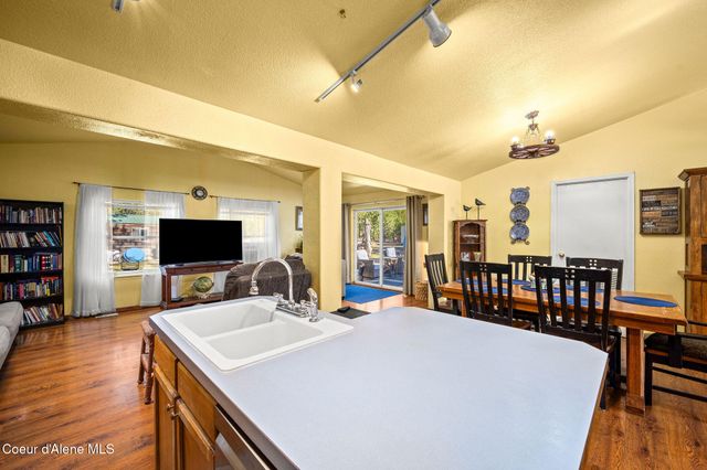 8507 E Son Shine Way, Athol, ID 83801