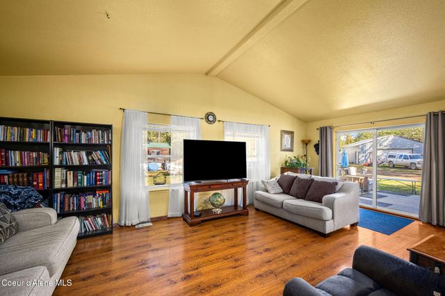 8507 E Son Shine Way, Athol, ID 83801