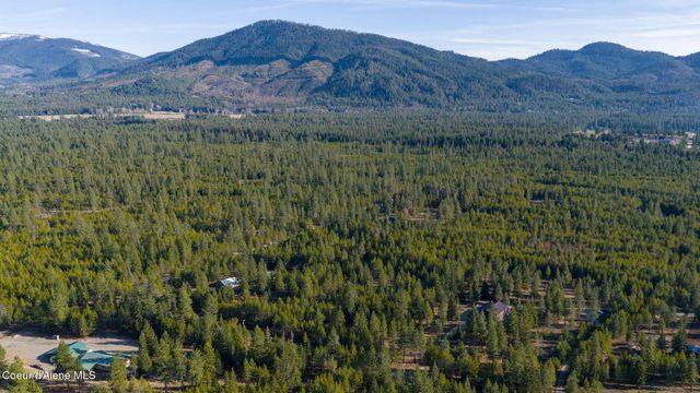 8507 E Son Shine Way, Athol, ID 83801