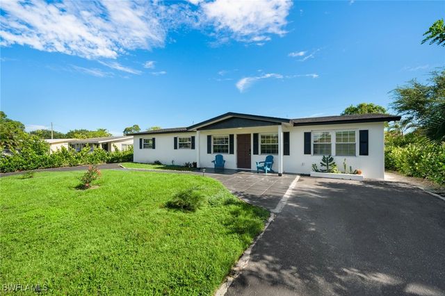 3999 Guava DR, Naples, FL 34104