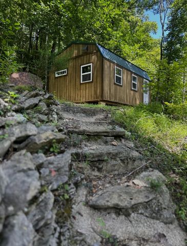 91 Carver Hollow Rd, Pleasant Shade, TN 37145