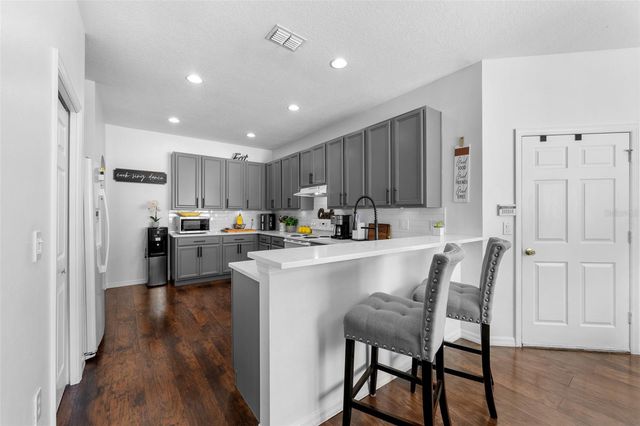 8519 BROKEN WILLOW COURT, Tampa, FL 33647