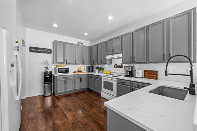 8519 BROKEN WILLOW COURT, Tampa, FL 33647