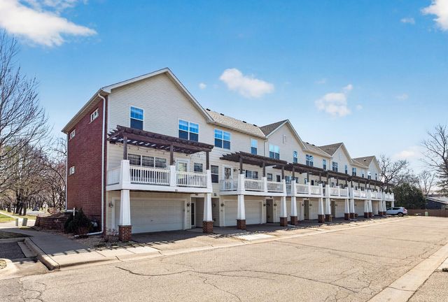 1667 Arona Street 8, Falcon Heights, MN 55108