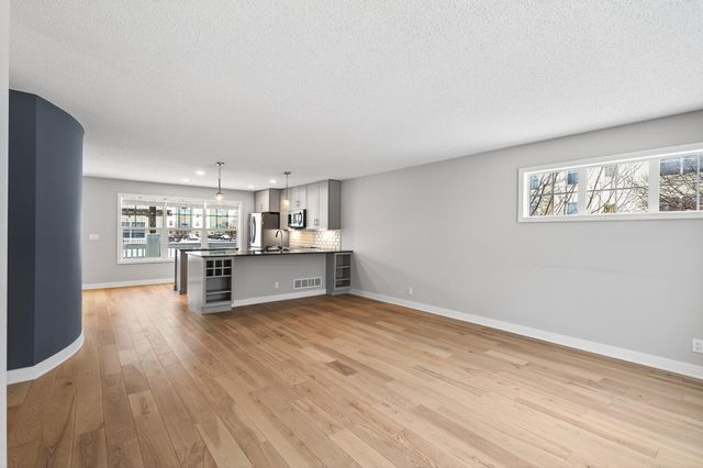 1667 Arona Street 8, Falcon Heights, MN 55108