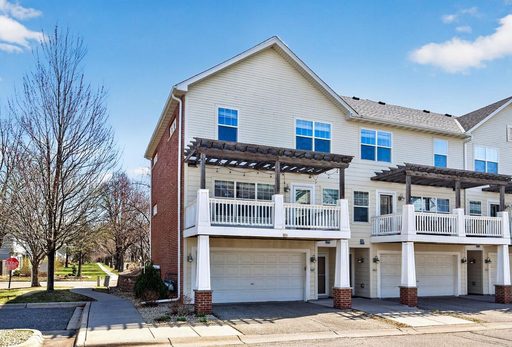 1667 Arona Street 8, Falcon Heights, MN 55108