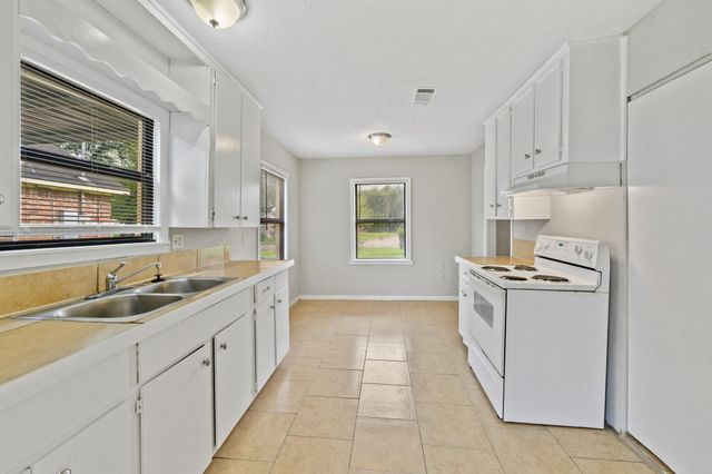 1718 Miami Road, Pasadena, TX 77502