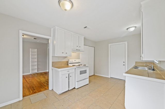 1718 Miami Road, Pasadena, TX 77502