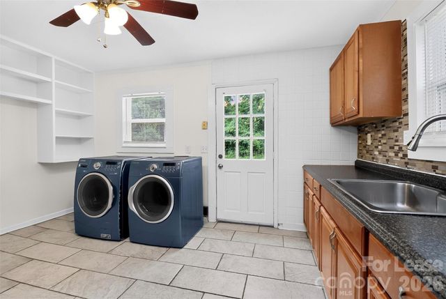 4016 Bearwood Avenue, Charlotte, NC 28205