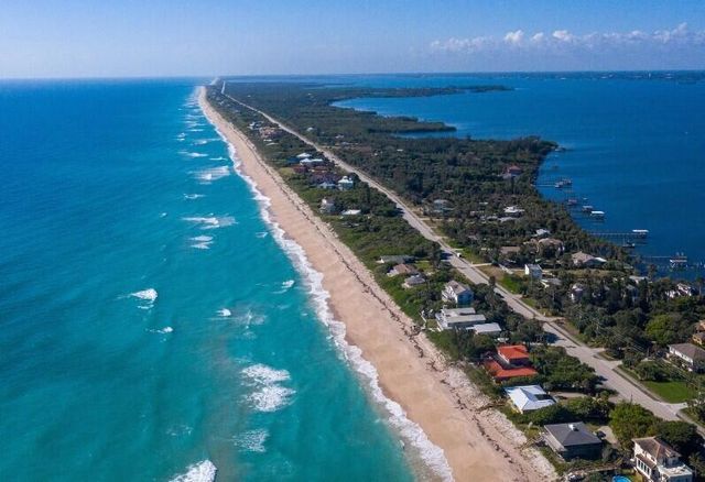717 CAVERN Terrace, Sebastian, FL 32958