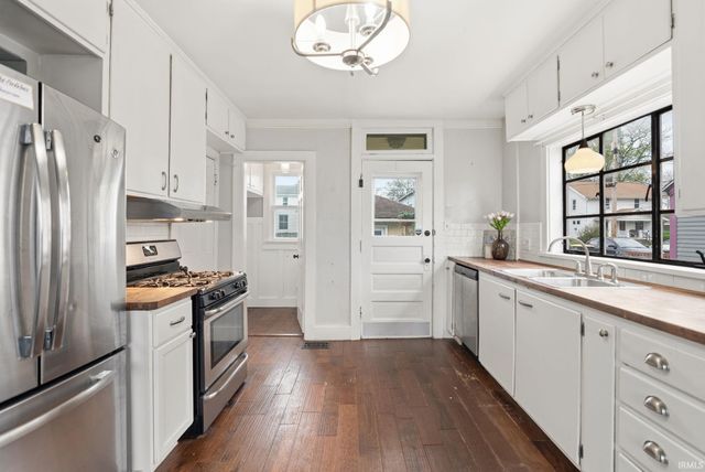 403 Englewood Court, Fort Wayne, IN 46807