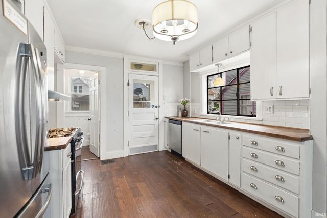 403 Englewood Court, Fort Wayne, IN 46807