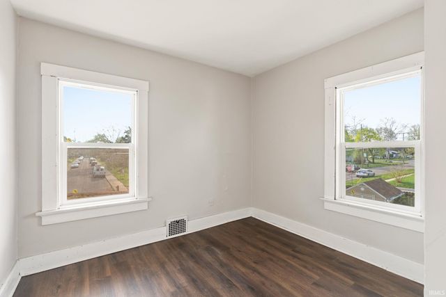 403 Englewood Court, Fort Wayne, IN 46807