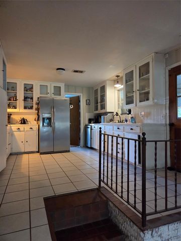 1132 Liberty Avenue, Livingston, TX 77351