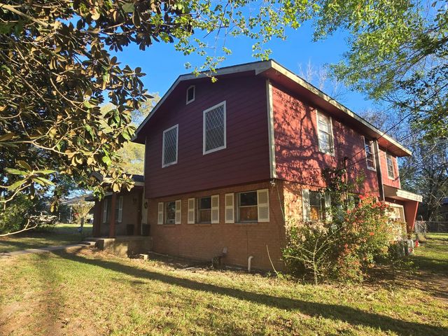 1132 Liberty Avenue, Livingston, TX 77351