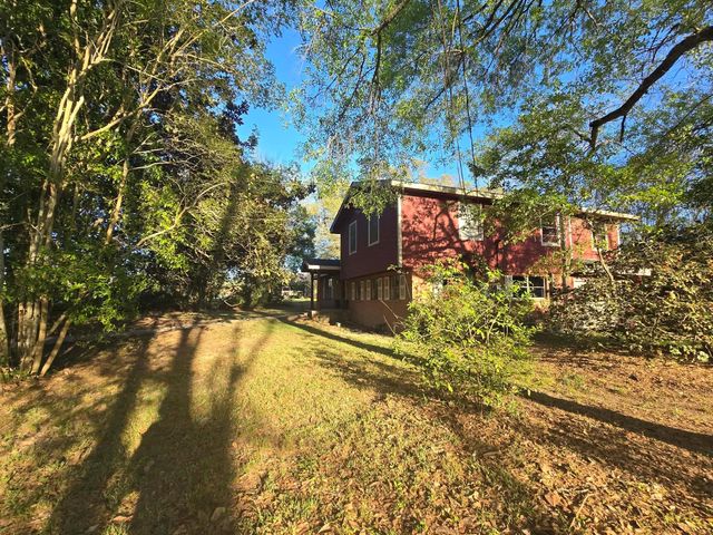 1132 Liberty Avenue, Livingston, TX 77351