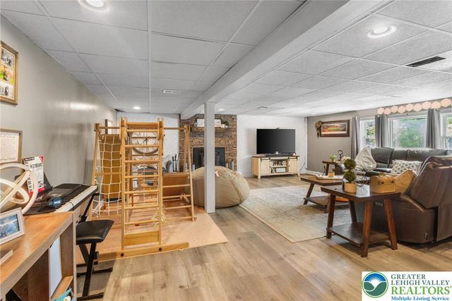 411 Nolf Road, Bushkill Twp, PA 18064