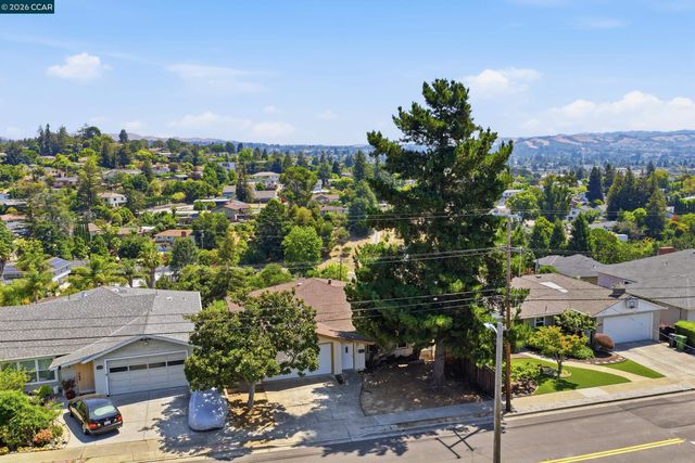 18490 Carlwyn Dr, Castro Valley, CA 94546
