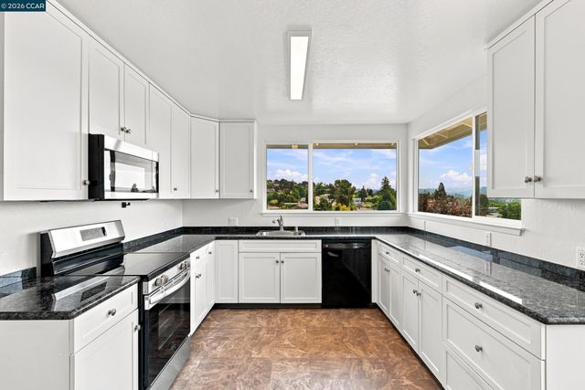18490 Carlwyn Dr, Castro Valley, CA 94546