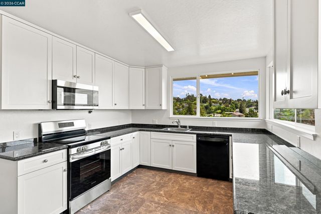 18490 Carlwyn Dr, Castro Valley, CA 94546