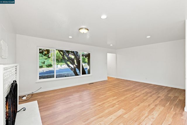 18490 Carlwyn Dr, Castro Valley, CA 94546