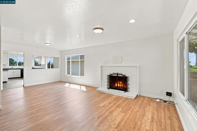 18490 Carlwyn Dr, Castro Valley, CA 94546