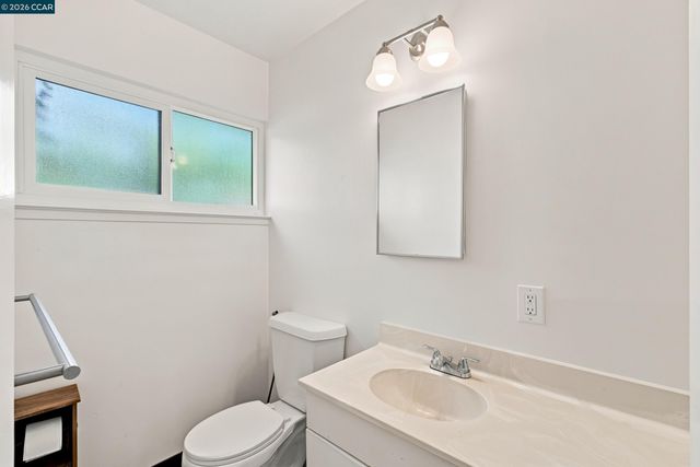 18490 Carlwyn Dr, Castro Valley, CA 94546