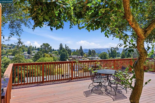 18490 Carlwyn Dr, Castro Valley, CA 94546