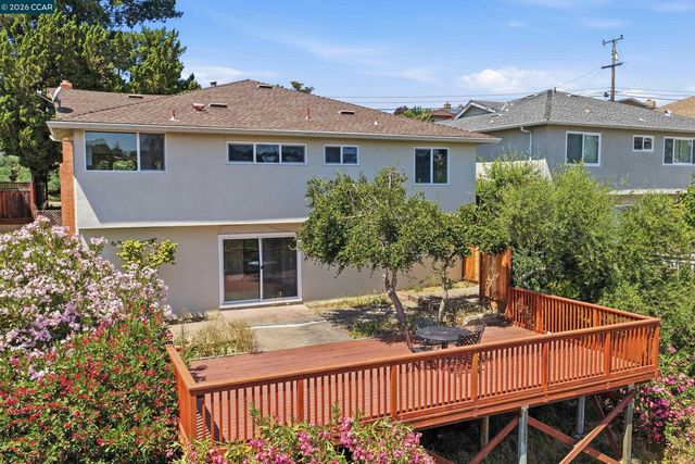 18490 Carlwyn Dr, Castro Valley, CA 94546