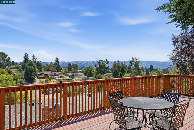 18490 Carlwyn Dr, Castro Valley, CA 94546