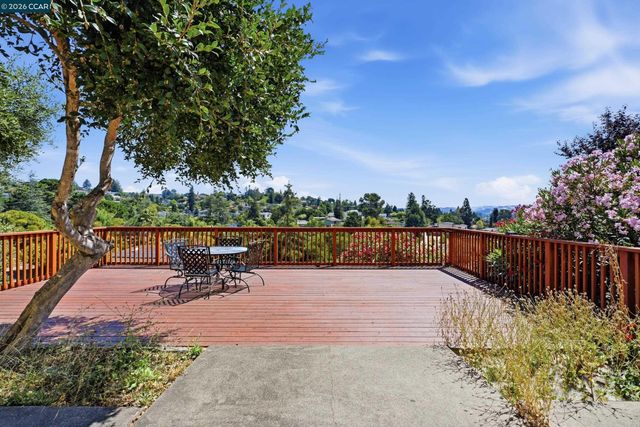 18490 Carlwyn Dr, Castro Valley, CA 94546