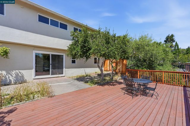 18490 Carlwyn Dr, Castro Valley, CA 94546