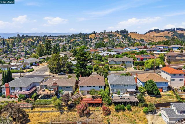 18490 Carlwyn Dr, Castro Valley, CA 94546