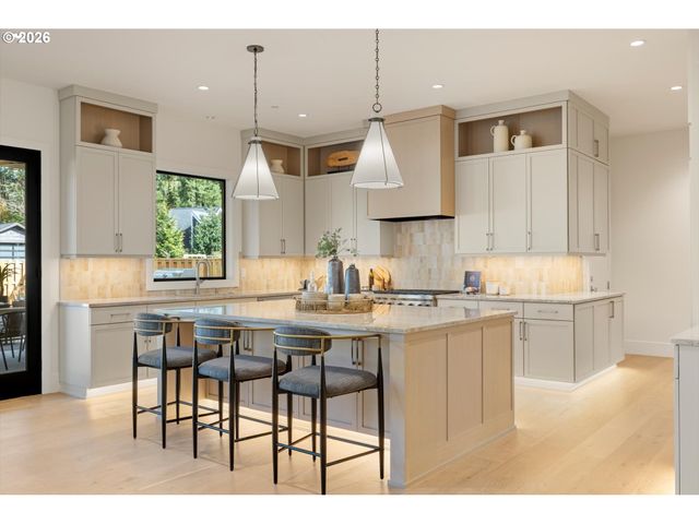 3525 LAKE GROVE Ave, Lake Oswego, OR 97035