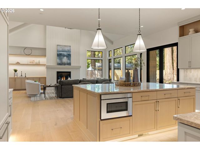 3525 LAKE GROVE Ave, Lake Oswego, OR 97035