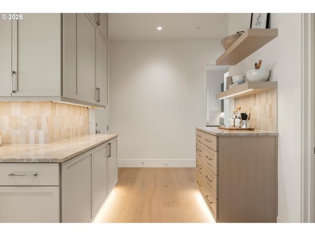 3525 LAKE GROVE Ave, Lake Oswego, OR 97035