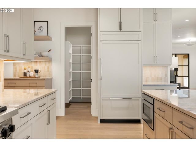 3525 LAKE GROVE Ave, Lake Oswego, OR 97035