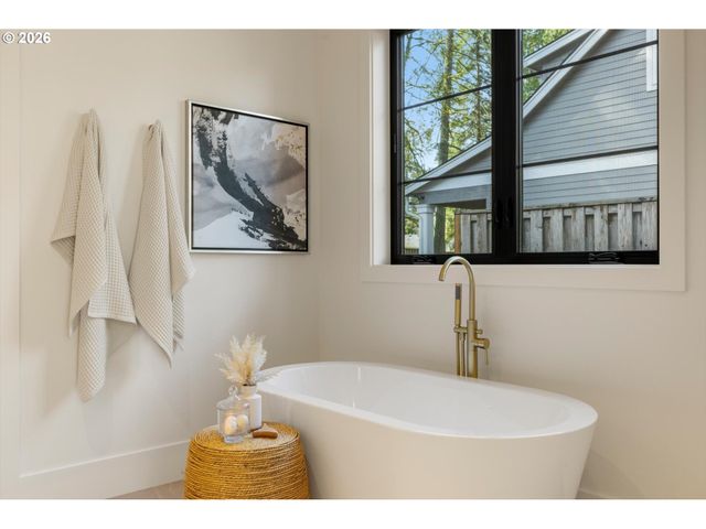 3525 LAKE GROVE Ave, Lake Oswego, OR 97035