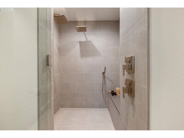 3525 LAKE GROVE Ave, Lake Oswego, OR 97035