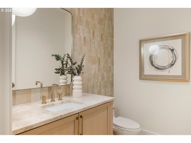 3525 LAKE GROVE Ave, Lake Oswego, OR 97035