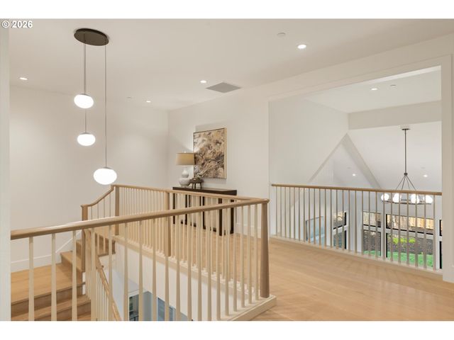 3525 LAKE GROVE Ave, Lake Oswego, OR 97035