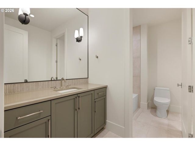 3525 LAKE GROVE Ave, Lake Oswego, OR 97035