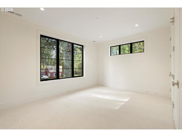 3525 LAKE GROVE Ave, Lake Oswego, OR 97035