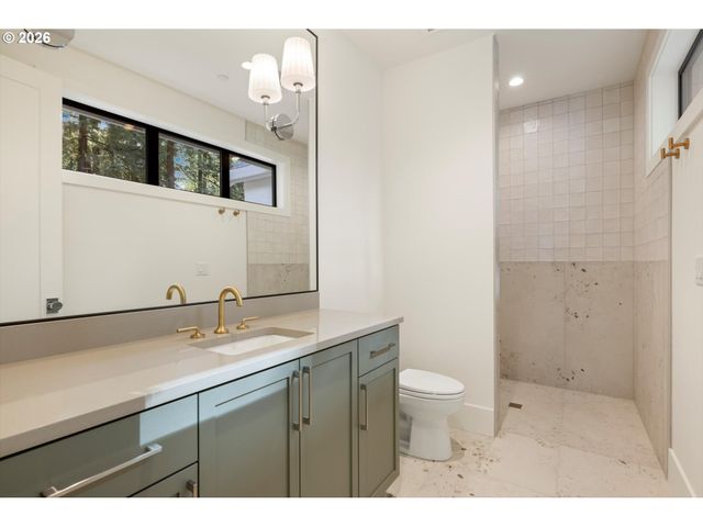 3525 LAKE GROVE Ave, Lake Oswego, OR 97035