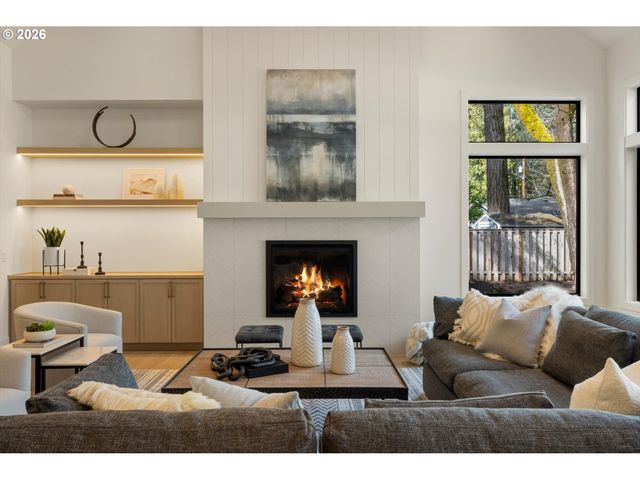 3525 LAKE GROVE Ave, Lake Oswego, OR 97035